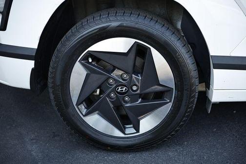 Atlas White 2024 Hyundai KONA EV SEL
