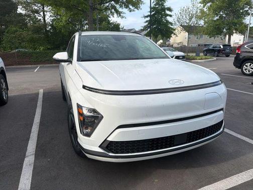 Atlas White 2024 Hyundai KONA EV SEL