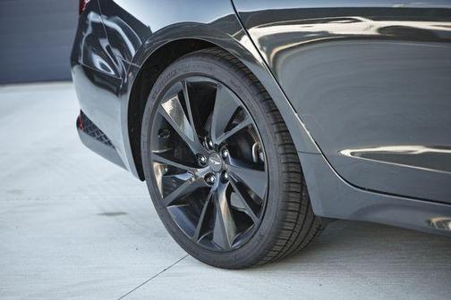 Makalu Gray 2023 Genesis G70 2.0T RWD