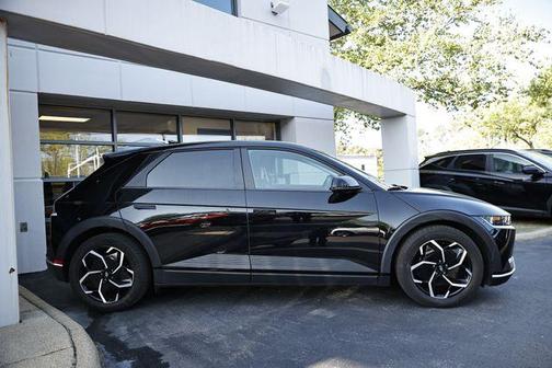 Abyss Black 2024 Hyundai IONIQ 5 SE