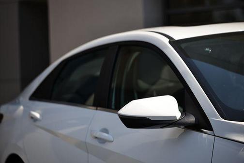 Serenity White 2025 Hyundai ELANTRA HEV Limited