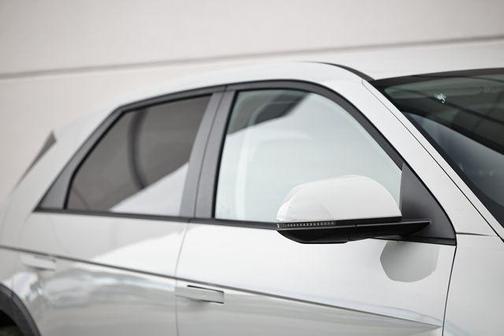 2024 Hyundai IONIQ 5 SE