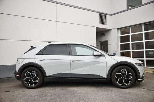 2024 Hyundai IONIQ 5 SE