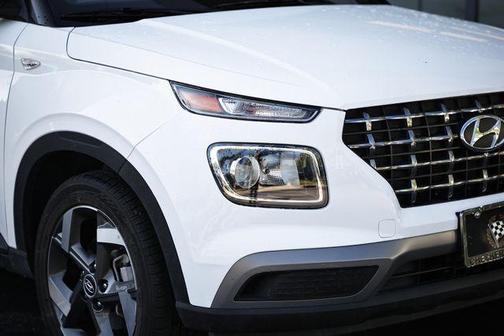 Lunar White 2025 Hyundai VENUE SEL
