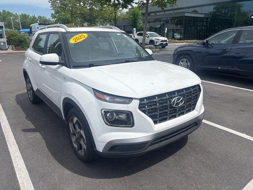 Lunar White 2025 Hyundai VENUE SEL