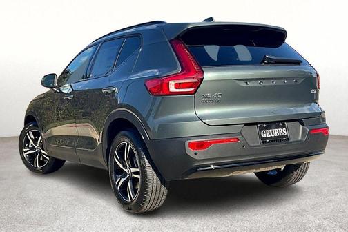 2026 Volvo XC40 B5 Core