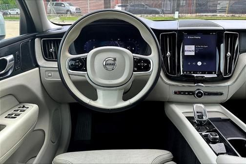 2022 Volvo XC60 B5 Inscription