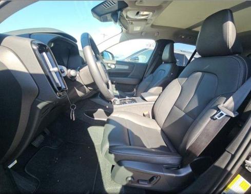 2025 Volvo XC40 B5 Plus Bright Theme