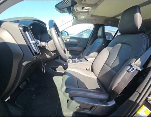 2025 Volvo XC40 B5 Plus Bright Theme