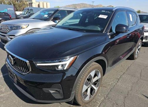 2025 Volvo XC40 B5 Plus Bright Theme