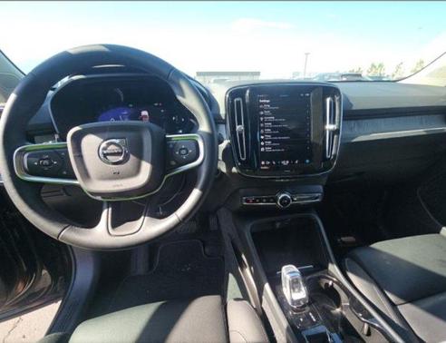 2025 Volvo XC40 B5 Plus Bright Theme