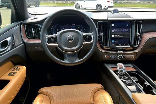 2023 Volvo XC60 Recharge Plug-In Hybrid T8 Ultimate Dark Theme