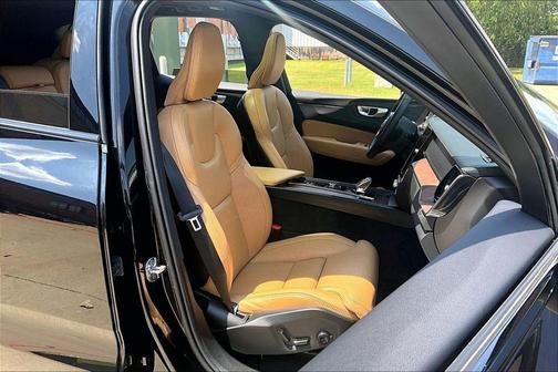Onyx Black Metallic 2024 Volvo XC60 Recharge Plug-In Hybrid T8 Ultimate Dark Theme