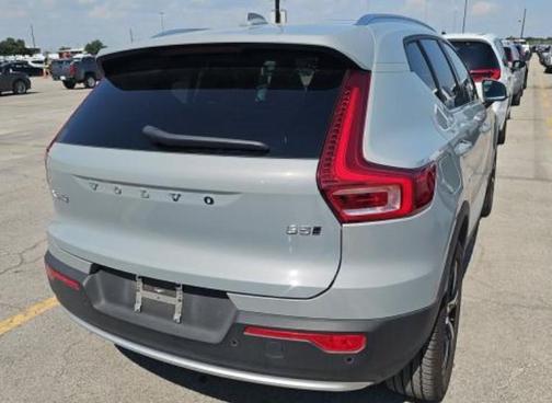 2025 Volvo XC40 B5 Core Bright Theme