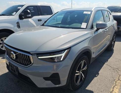 2025 Volvo XC40 B5 Core Bright Theme