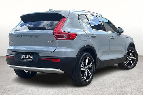 2025 Volvo XC40 B5 Core Bright Theme