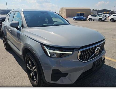 2025 Volvo XC40 B5 Core Bright Theme