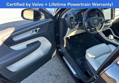 2024 Volvo XC40 B5 Plus Bright Theme