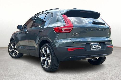 2026 Volvo XC40 B5 Plus