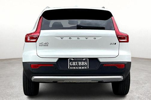 2025 Volvo XC40 B5 Plus Bright Theme
