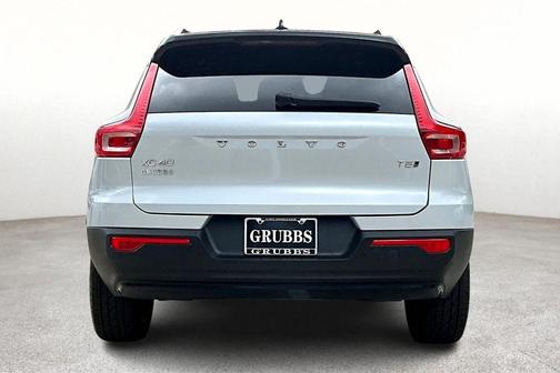 2022 Volvo XC40 T5 R-Design