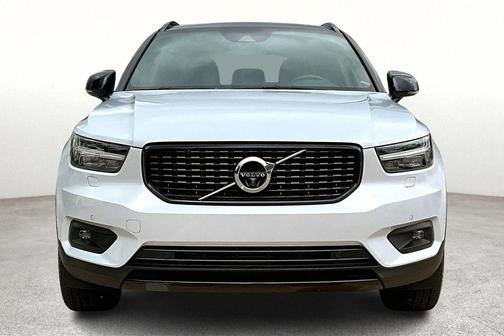 2022 Volvo XC40 T5 R-Design
