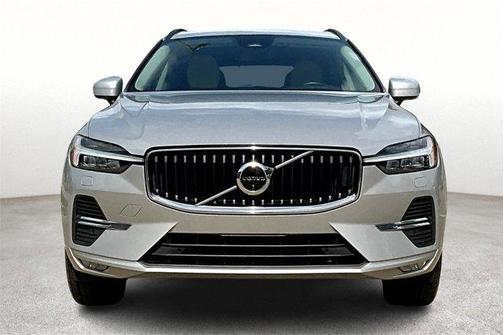 2022 Volvo XC60 B5 Momentum