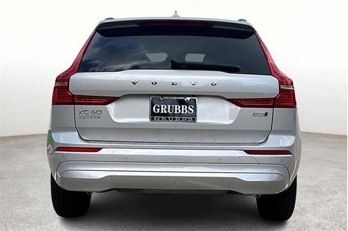 2022 Volvo XC60 B5 Momentum