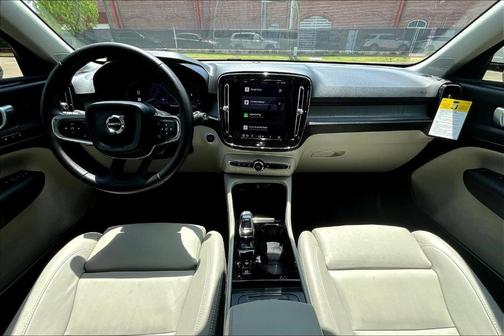 2025 Volvo XC40 B5 Plus Dark Theme