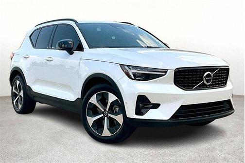 2025 Volvo XC40 B5 Plus Dark Theme