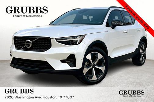 2025 Volvo XC40 B5 Plus Dark Theme