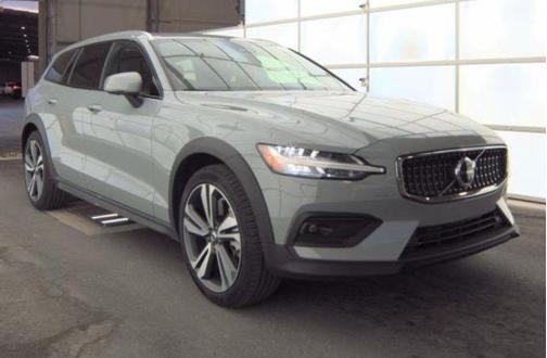 2025 Volvo V60 Cross Country B5 Plus
