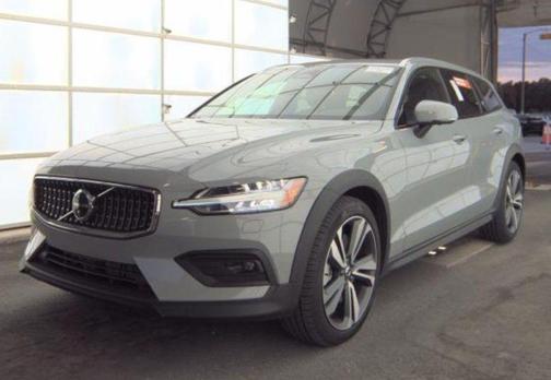 2025 Volvo V60 Cross Country B5 Plus