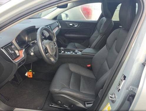 2025 Volvo V60 Cross Country B5 Plus