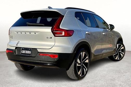 2025 Volvo XC40 B5 Plus Dark Theme