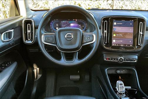 2025 Volvo XC40 B5 Plus Dark Theme