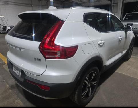 2025 Volvo XC40 B5 Core Bright Theme