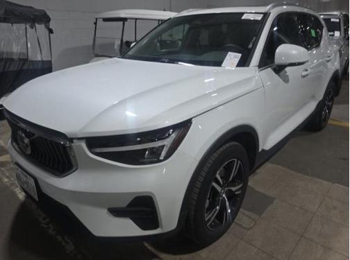 2025 Volvo XC40 B5 Core Bright Theme