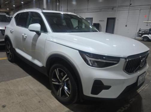 2025 Volvo XC40 B5 Core Bright Theme