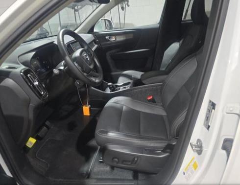 2025 Volvo XC40 B5 Core Bright Theme