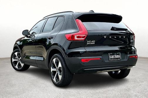 2026 Volvo XC40 B5 Plus