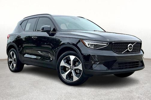 2026 Volvo XC40 B5 Plus