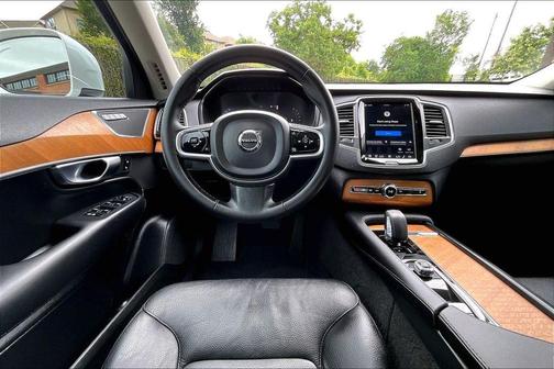 Crystal White 2023 Volvo XC90 B6 Core