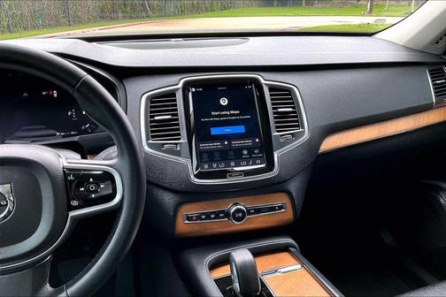 Crystal White 2023 Volvo XC90 B6 Core
