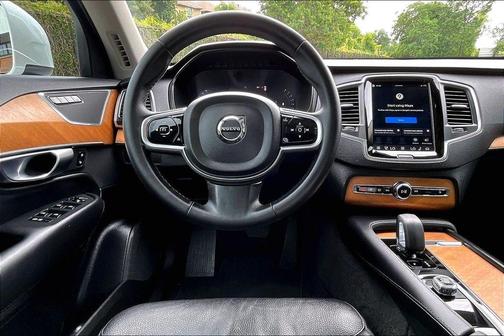 Crystal White 2023 Volvo XC90 B6 Core