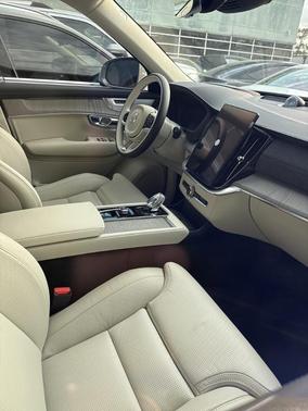 2025 Volvo XC90 B6 Ultra
