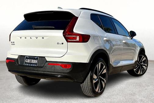 2025 Volvo XC40 B5 Plus Dark Theme