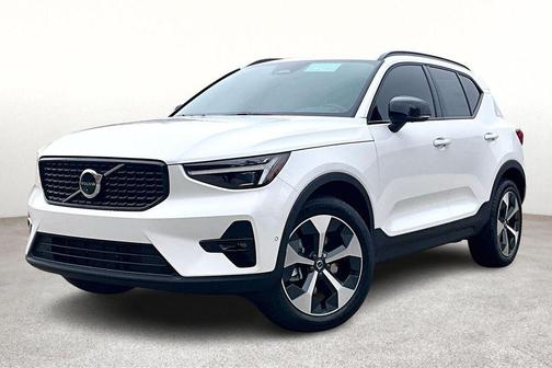 2026 Volvo XC40 B5 Plus