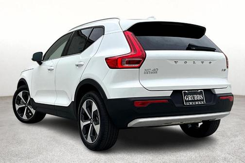 2025 Volvo XC40 B5 Core Bright Theme