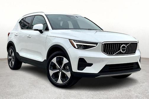 2025 Volvo XC40 B5 Core Bright Theme